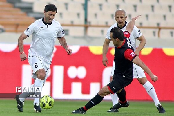 دیدار منتخب سرخابی‌ها و منتخب جام جهانی ۱۹۹۸ فرانسه