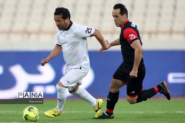 دیدار منتخب سرخابی‌ها و منتخب جام جهانی ۱۹۹۸ فرانسه