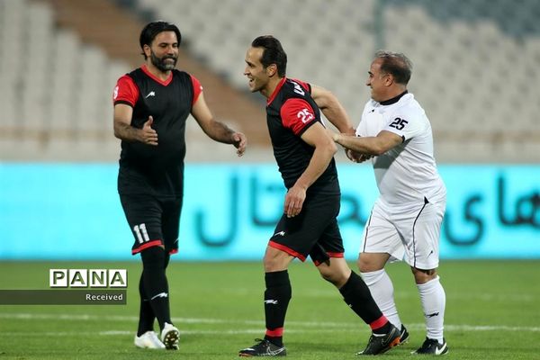 دیدار منتخب سرخابی‌ها و منتخب جام جهانی ۱۹۹۸ فرانسه