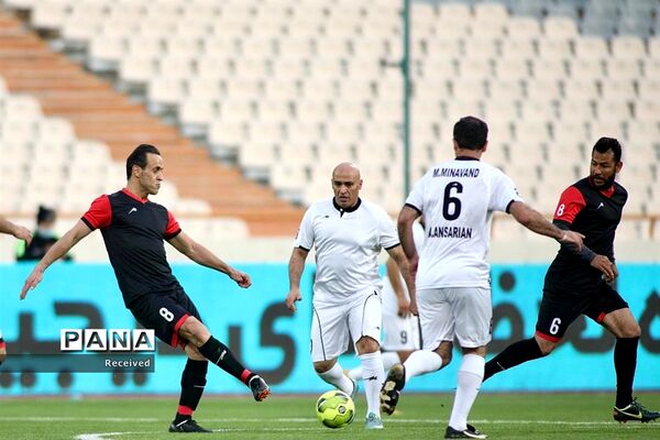 دیدار منتخب سرخابی‌ها و منتخب جام جهانی ۱۹۹۸ فرانسه
