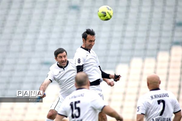 دیدار منتخب سرخابی‌ها و منتخب جام جهانی ۱۹۹۸ فرانسه