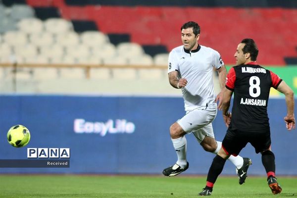 دیدار منتخب سرخابی‌ها و منتخب جام جهانی ۱۹۹۸ فرانسه