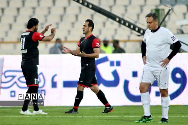دیدار منتخب سرخابی‌ها و منتخب جام جهانی ۱۹۹۸ فرانسه