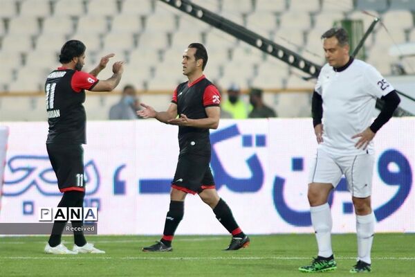 دیدار منتخب سرخابی‌ها و منتخب جام جهانی ۱۹۹۸ فرانسه