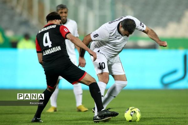 دیدار منتخب سرخابی‌ها و منتخب جام جهانی ۱۹۹۸ فرانسه