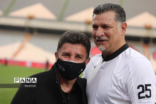 دیدار منتخب سرخابی‌ها و منتخب جام جهانی ۱۹۹۸ فرانسه