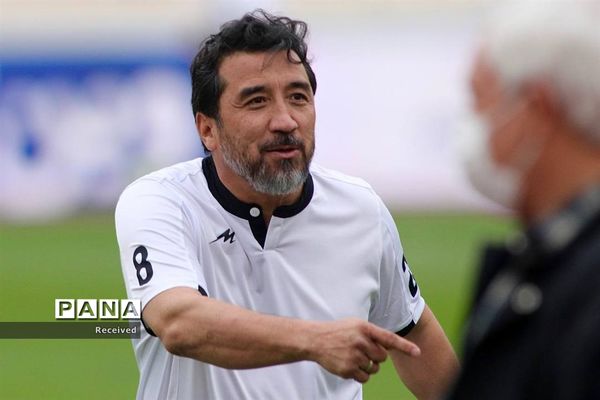 دیدار منتخب سرخابی‌ها و منتخب جام جهانی ۱۹۹۸ فرانسه
