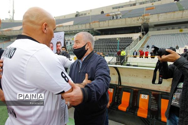 دیدار منتخب سرخابی‌ها و منتخب جام جهانی ۱۹۹۸ فرانسه