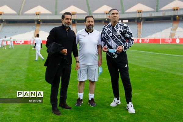 دیدار منتخب سرخابی‌ها و منتخب جام جهانی ۱۹۹۸ فرانسه