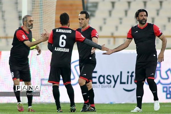 دیدار منتخب سرخابی‌ها و منتخب جام جهانی ۱۹۹۸ فرانسه