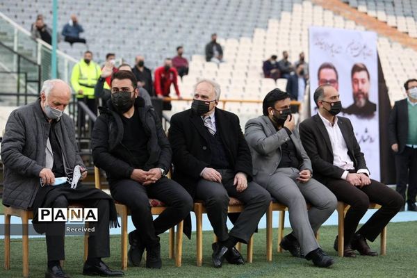 دیدار منتخب سرخابی‌ها و منتخب جام جهانی ۱۹۹۸ فرانسه