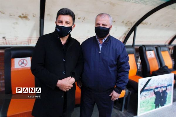 دیدار منتخب سرخابی‌ها و منتخب جام جهانی ۱۹۹۸ فرانسه