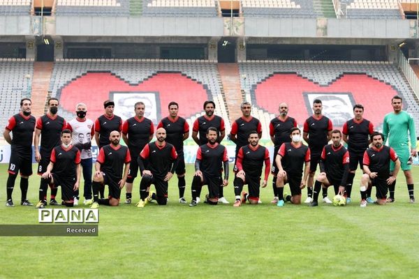 دیدار منتخب سرخابی‌ها و منتخب جام جهانی ۱۹۹۸ فرانسه