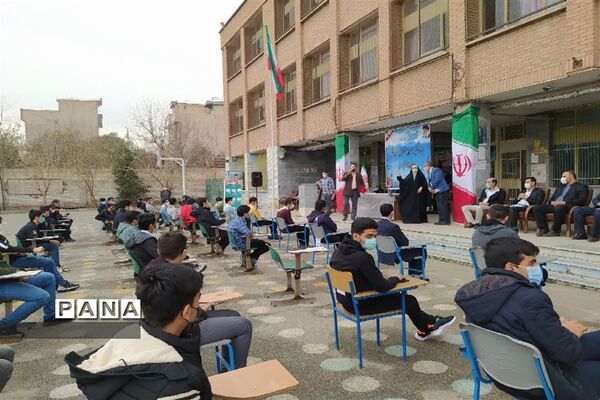 تجلیل از دانش‌آموزان برتر دبیرستان ماندگار مدرس آموزش و پرورش ناحیه دو شهر ری