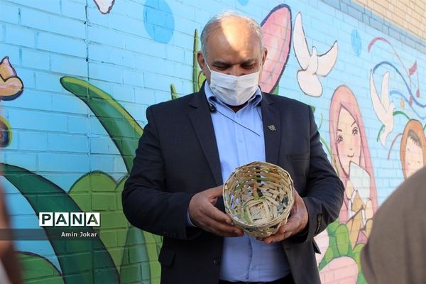 بازدید از فعالیت ها و دست ساخته های پیشتازان مدارس شهرستان لارستان