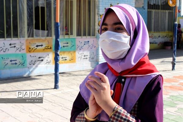 بازدید از فعالیت ها و دست ساخته های پیشتازان مدارس شهرستان لارستان