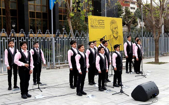 اجرای گروههای سرودهای انقلابی در جشنواره موسیقی فجر