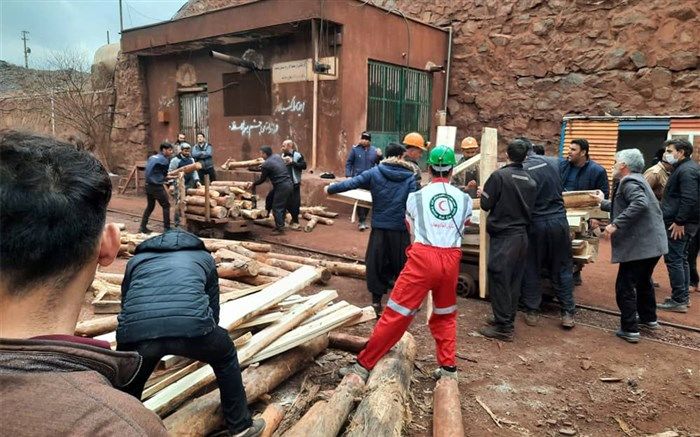 ریزش معدن منگنز در قم؛ ۳ کارگر زیر آوار محبوس شدند