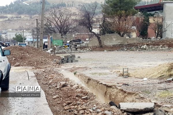 تخریب دیوار باغ ها و خسارت سنگین به  امکان تفریحی شهر سی سخت بر اثر زلزله