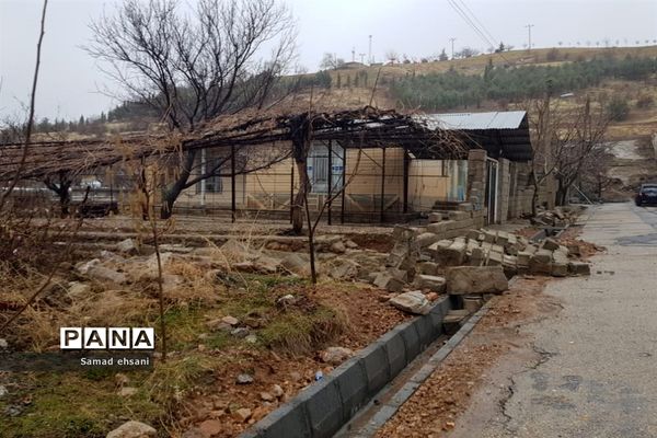 تخریب دیوار باغ ها و خسارت سنگین به  امکان تفریحی شهر سی سخت بر اثر زلزله