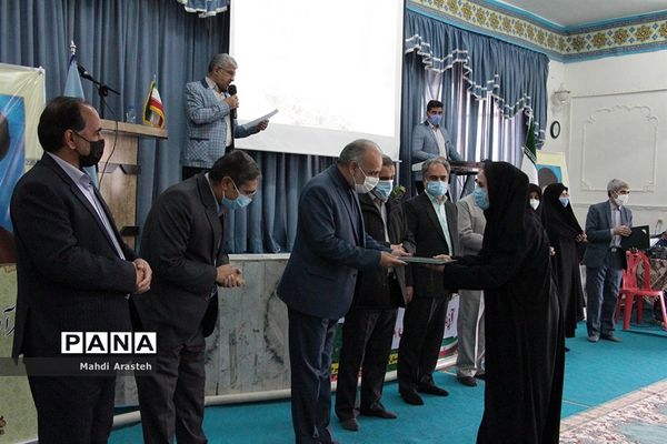 تقدیر ازرتبه‌های برترکنکورسال جاری دبیرستان استعدادهای درخشان