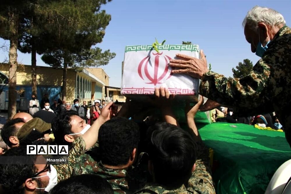 تشییع پیکر ۲ شهید گمنام دوران دفاع مقدس در شهر نوش آباد کاشان
