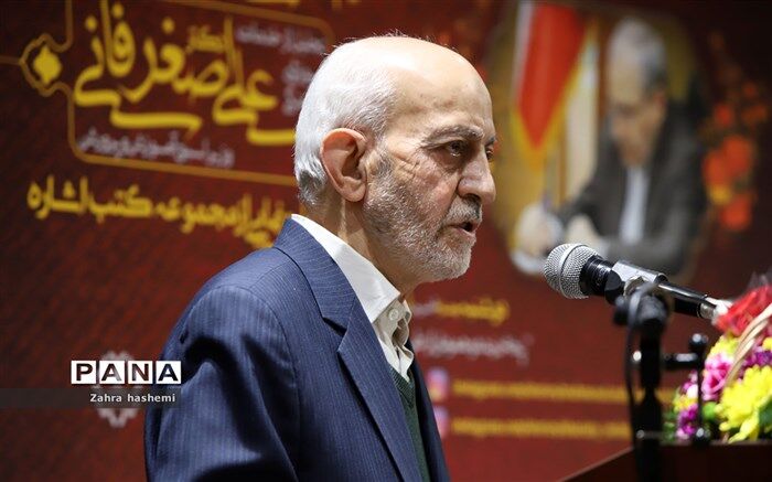 اکرمی: صدق در گفتار کافی نیست، بلکه صدق  باید در عمل باشد