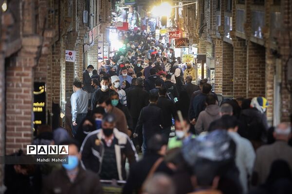 ازدحام جمعیت در بازار تهران