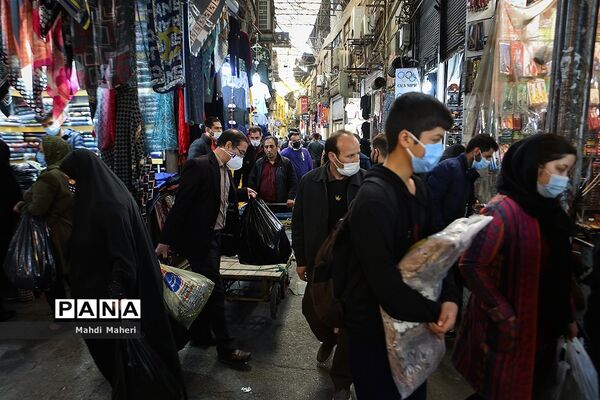 ازدحام جمعیت در بازار تهران