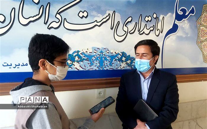 توزیع بیش از 480 دستگاه گوشی و تبلت در بین دانش آموزان مناطق کم برخوردار کاشمر