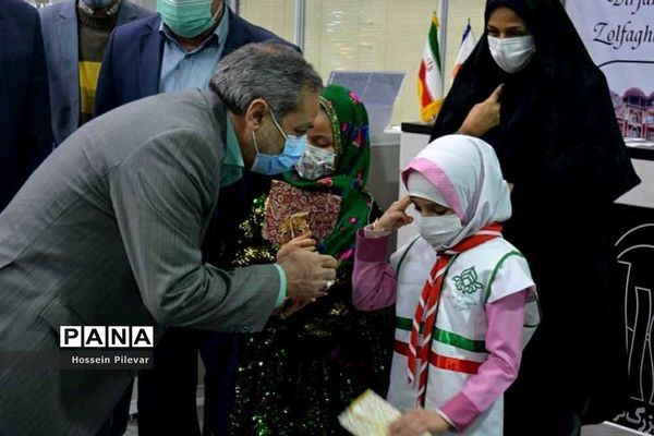 مراسم استقبال ازعلیرضا کاظمی معاون پرورشی فرهنگی وزارت آموزش و پرورش درفرودگاه بیرجند