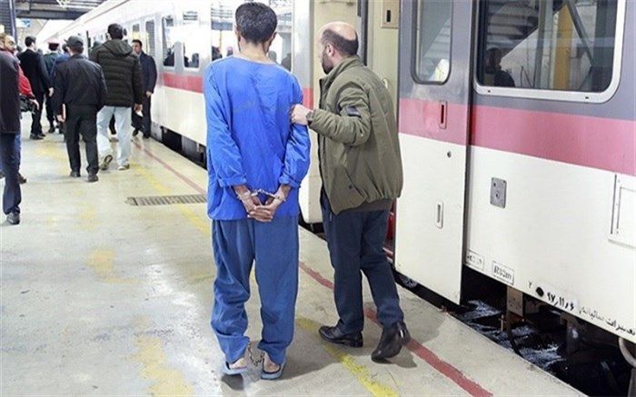 مرد ‌هزار چهره در مترو!