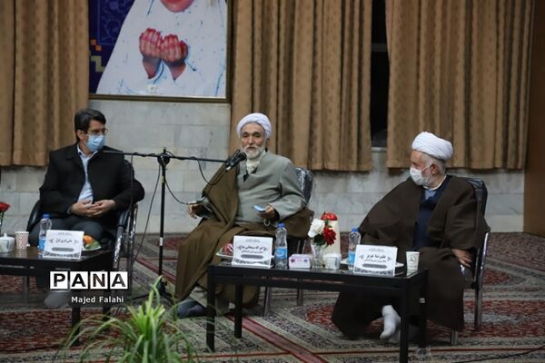 نشست هم‌اندیشی معاونان پرورشی ادوار پس از انقلاب آموزش و پرورش خراسان رضوی
