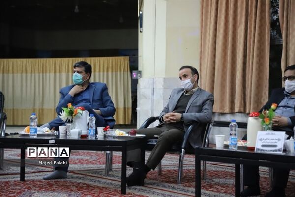 نشست هم‌اندیشی معاونان پرورشی ادوار پس از انقلاب آموزش و پرورش خراسان رضوی