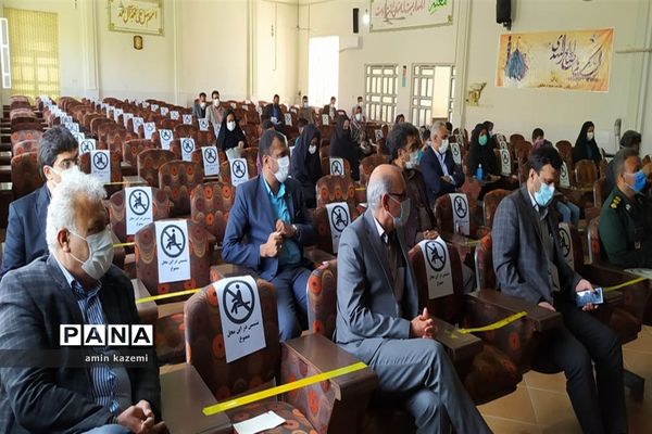 اهدا ۵۰ تبلت دانش‌آموزی توسط خیر نیکوکار عطا بهارلو به دانش‌آموزان نیازمند در داراب