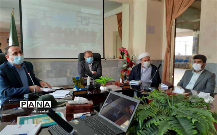 تجلیل از دانش آموز منتخب کشوری در جلسه شورای آموزش و پرورش کلات