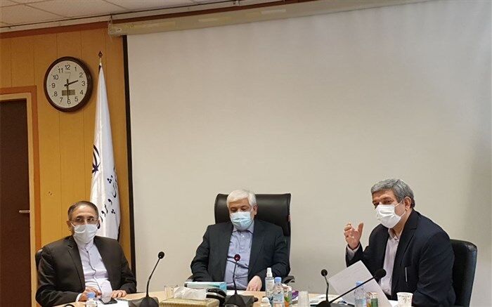 بیمه معلم هزار تبلت  به دانش‌آموزان نیازمند هدیه کرد