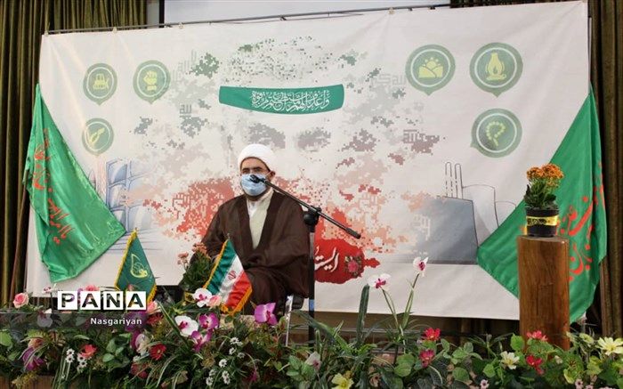 دیدار حجت الاسلام و المسلمین حاج علی اکبری  نماینده مقام معظم رهبری در اتحادیه انجمن های اسلامی دانش آموزان با نوجوانان پسر اصفهانی