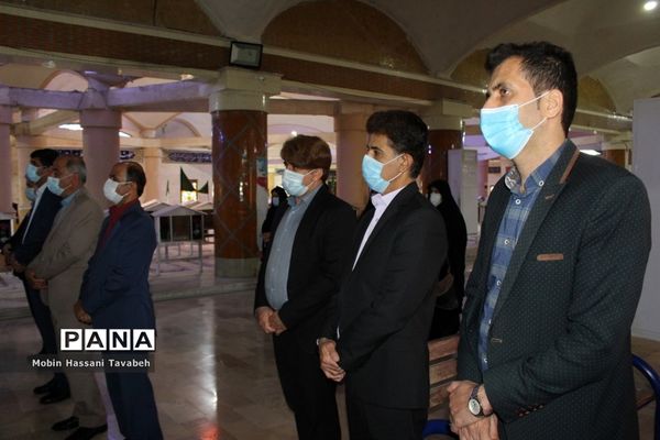 غبارروبی و عطر افشانی قبور مطهر شهدای بوشهر