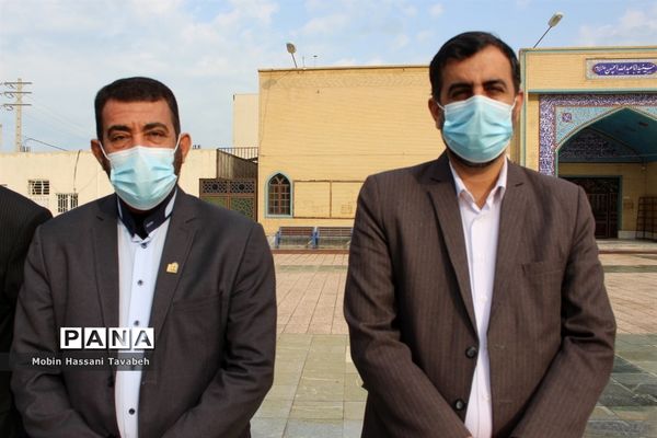 غبارروبی و عطر افشانی قبور مطهر شهدای بوشهر