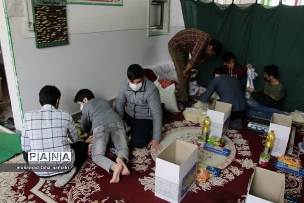 توزیع بسته‌های کمک معیشتی به نیازمندان آران و بیدگلی