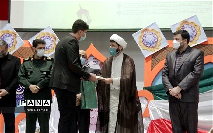 جوان امروز باید ارزش ها و دستاوردهای انقلاب را درک کند