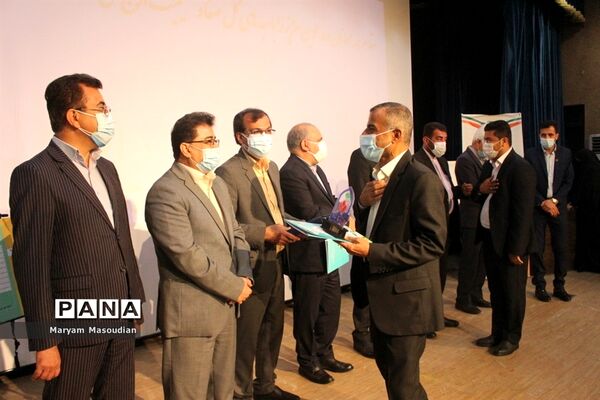 تجلیل از طلایه‌داران تربیت در بوشهر