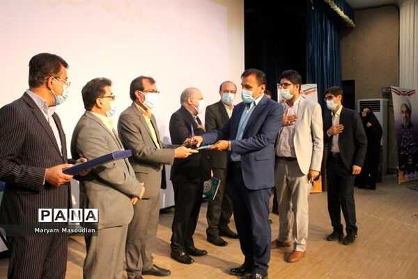 تجلیل از طلایه‌داران تربیت در بوشهر
