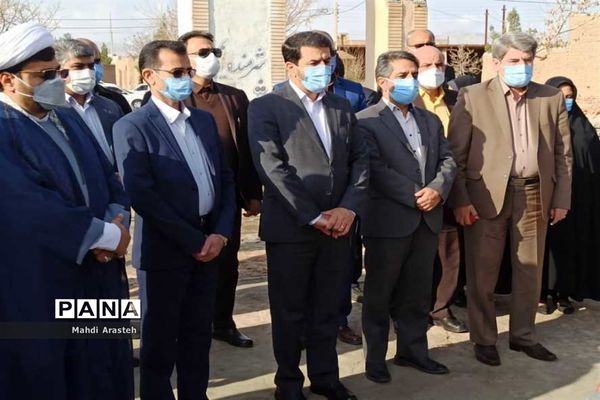 غبار روبی مزار شهدای گمنام شهر اسدیه با حضور استاندارخراسان جنوبی