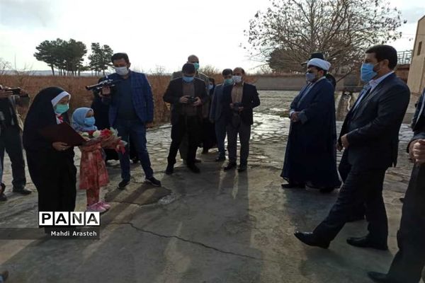 غبار روبی مزار شهدای گمنام شهر اسدیه با حضور استاندارخراسان جنوبی