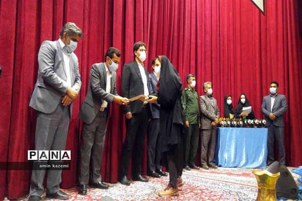 آیین تجلیل از قهرمانان و مدال آوران مسابقات ورزشی آموزشگاه‌های کشور در داراب