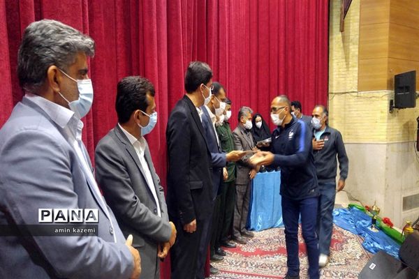 آیین تجلیل از قهرمانان و مدال آوران مسابقات ورزشی آموزشگاه‌های کشور در داراب