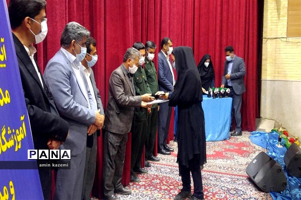 آیین تجلیل از قهرمانان و مدال آوران مسابقات ورزشی آموزشگاه‌های کشور در داراب