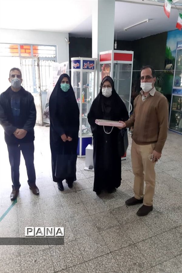 تجلیل از همکاران حوزه پرورشی و تربیت بدنی مدارس منطقه ۱۷